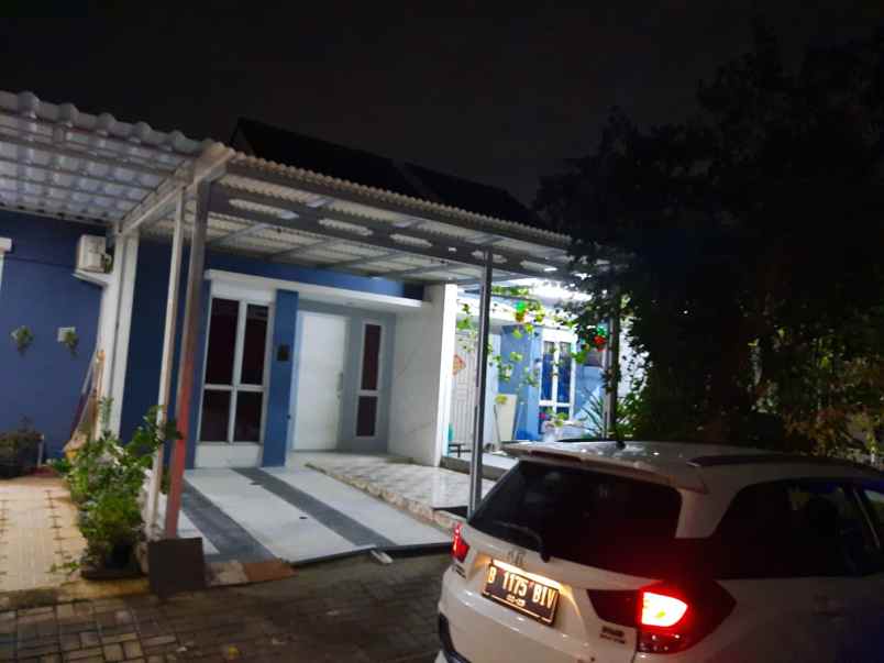 di sewakan rumah di grand batavia