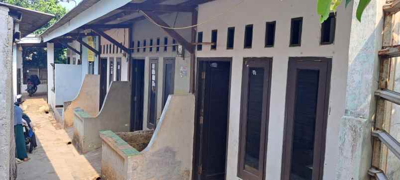 dijual butuh rumah induk dan kontrakan 3 pintu