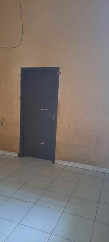 dijual butuh rumah induk dan kontrakan 3 pintu