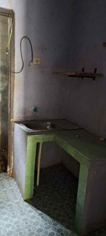 dijual butuh rumah induk dan kontrakan 3 pintu