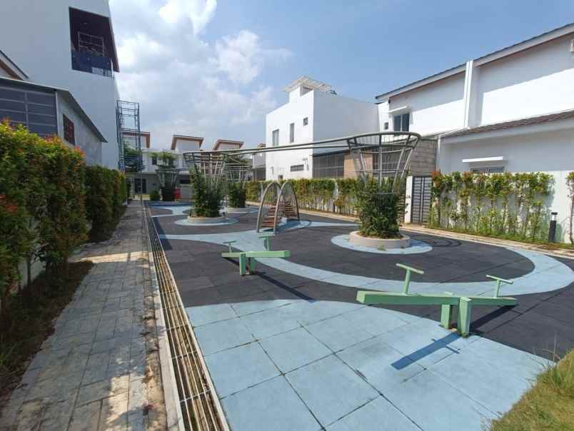 dijual cepat rumah 2 lantai di azure bay batam center