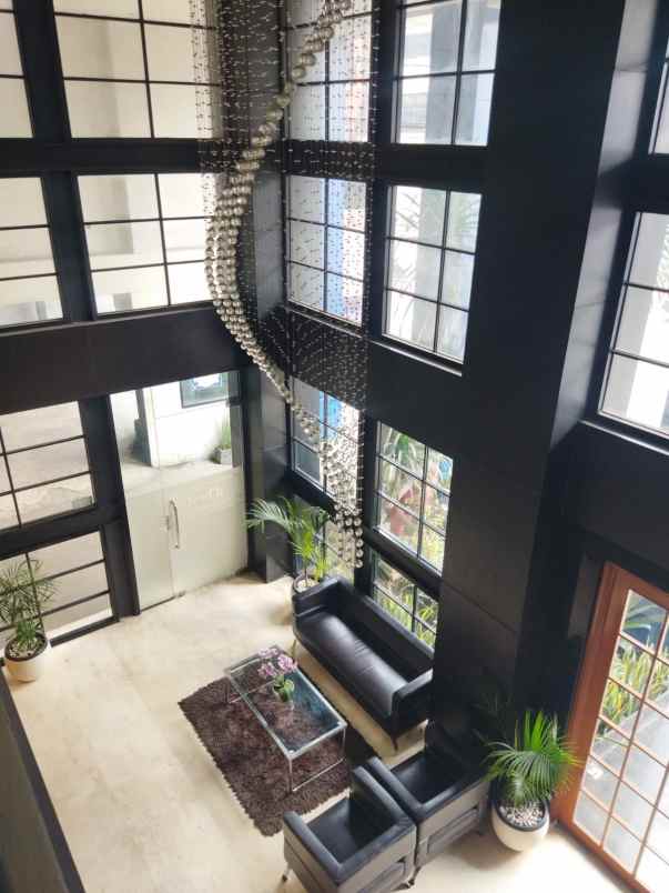 dijual hotel jl otista