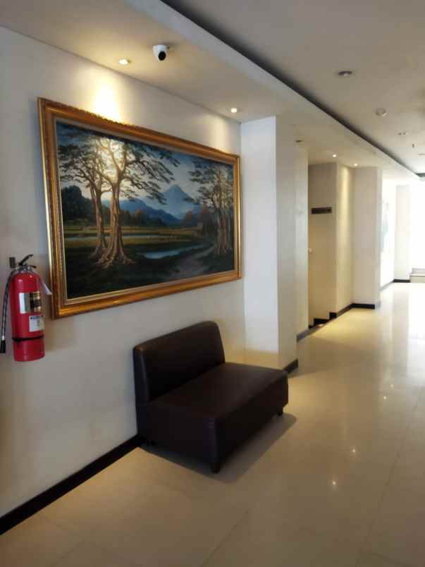 dijual hotel jl otista