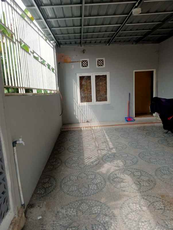 dijual kost jl garuda sakti