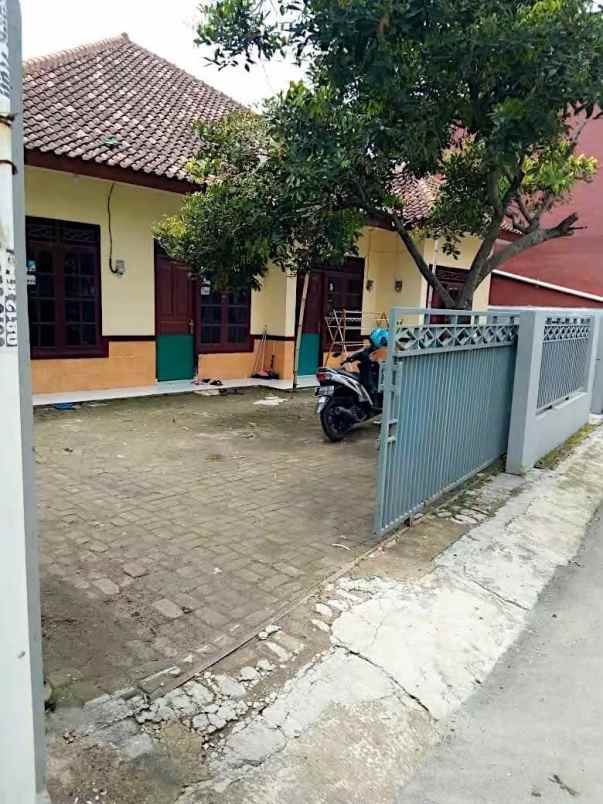 dijual kost jl kapten halim