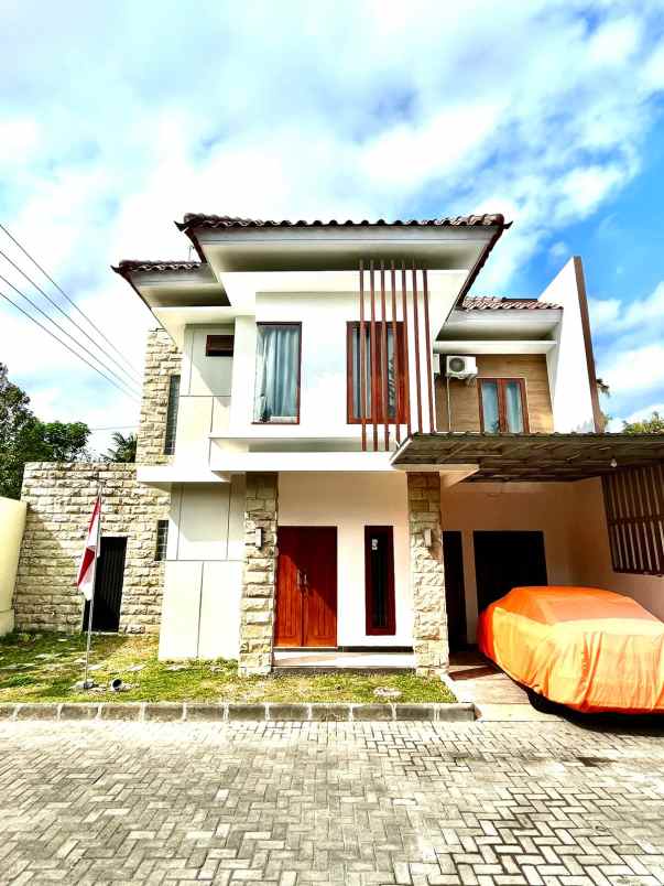 dijual murah rumah full furnished dekat umy