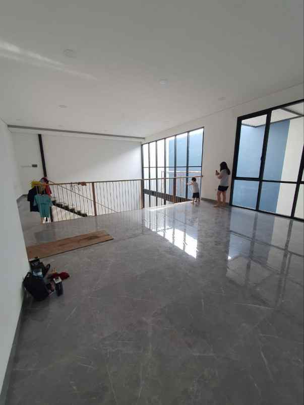 dijual ruko gudang kantor sutorejo selatan