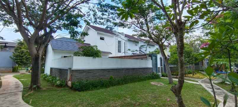 dijual rumah 2 lantai hook full furnished