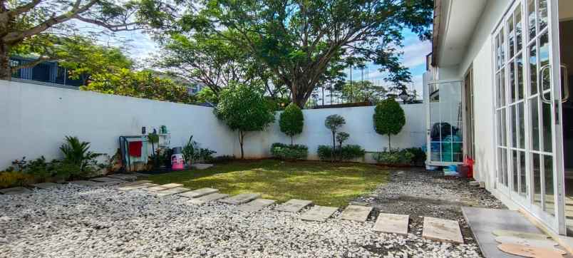 dijual rumah 2 lantai hook full furnished