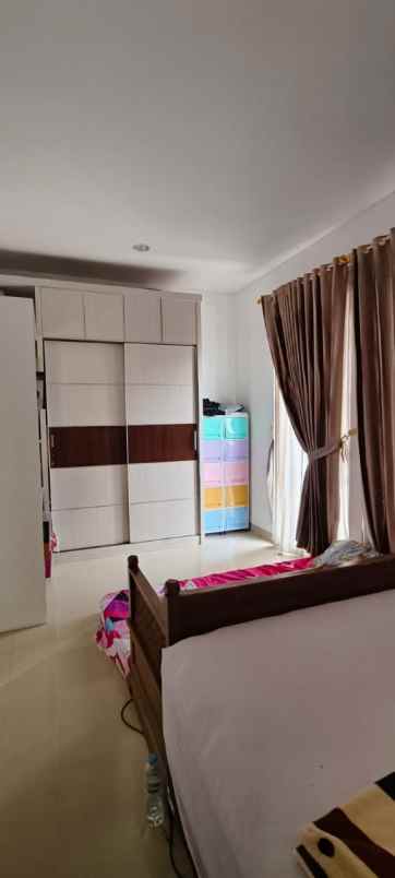 dijual rumah 2 lantai hook full furnished