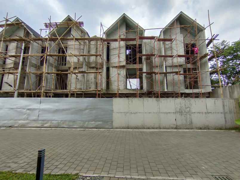 dijual rumah 3 lantai bisa kpr dekat menteng bintaro