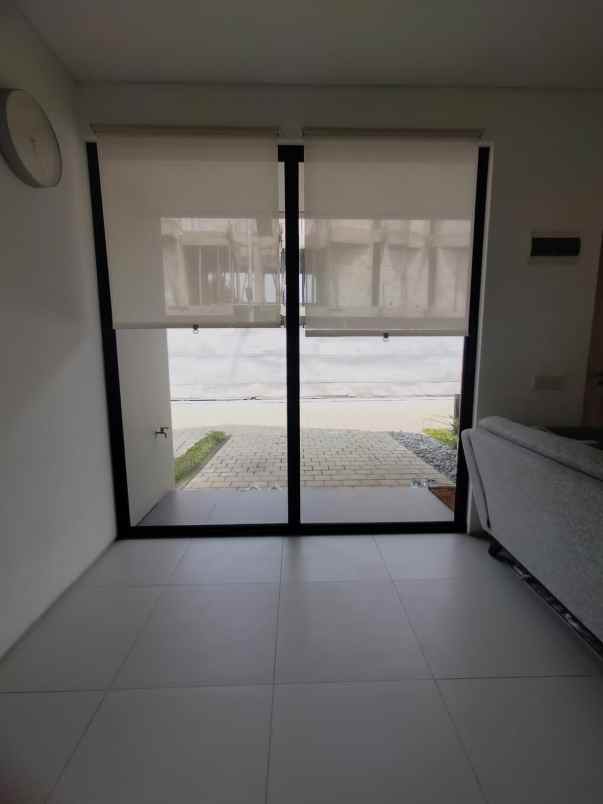 dijual rumah 3 lantai bisa kpr dekat menteng bintaro