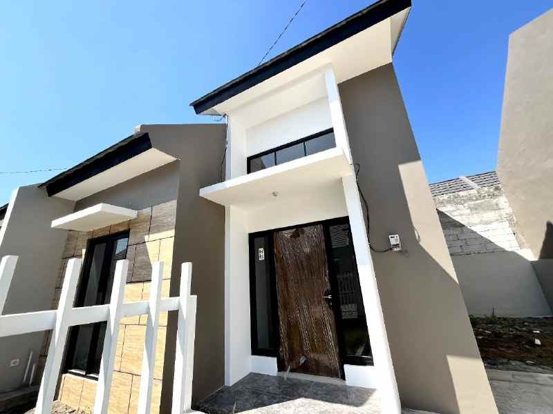 dijual rumah alana tambak oso