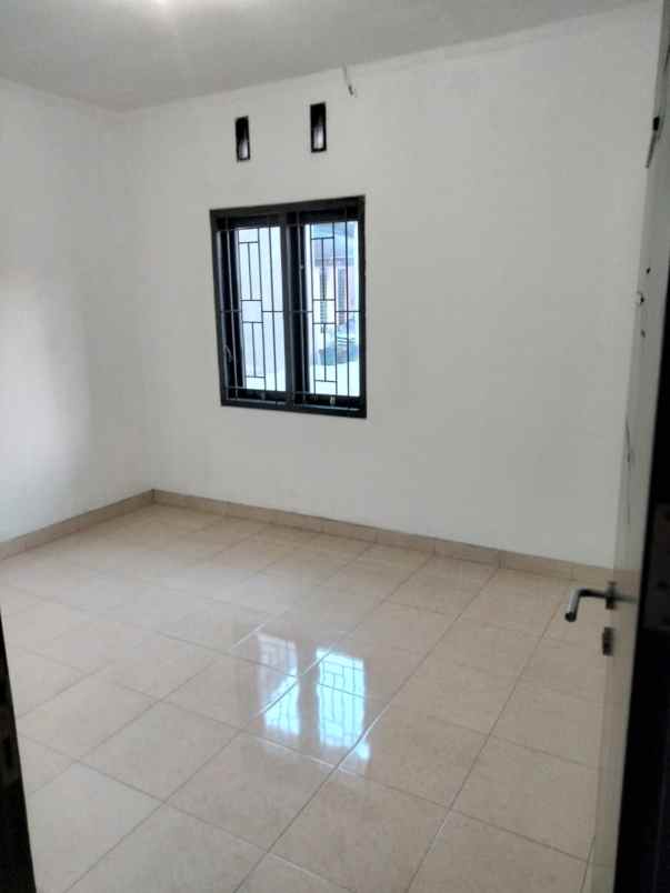 dijual rumah antapani