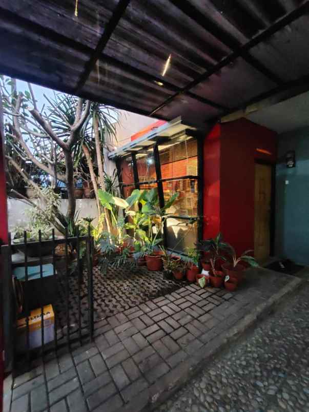 dijual rumah antapani