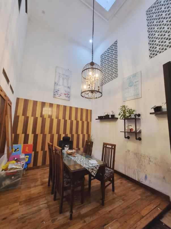 dijual rumah antapani