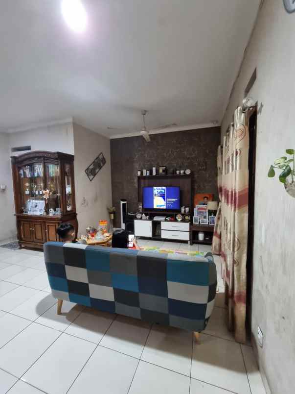 dijual rumah antapani