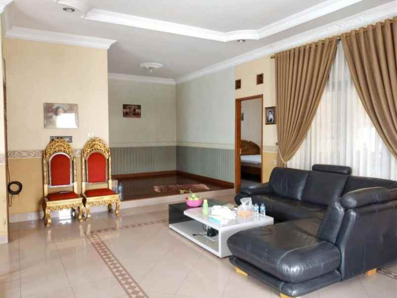 dijual rumah antapani