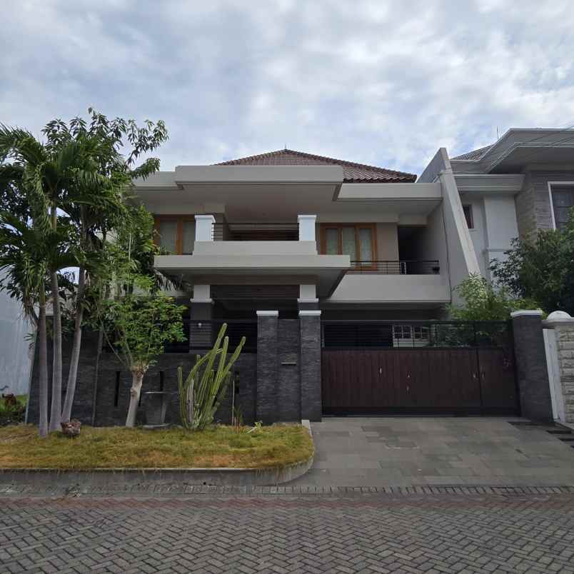 dijual rumah araya 1