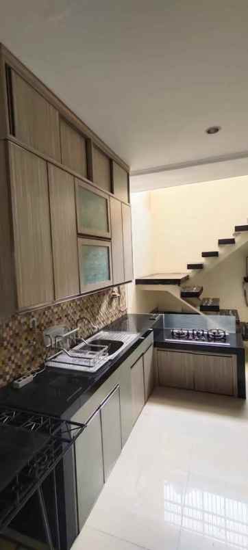 dijual rumah arcamanik