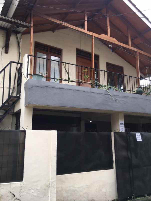 dijual rumah area jl saharjo