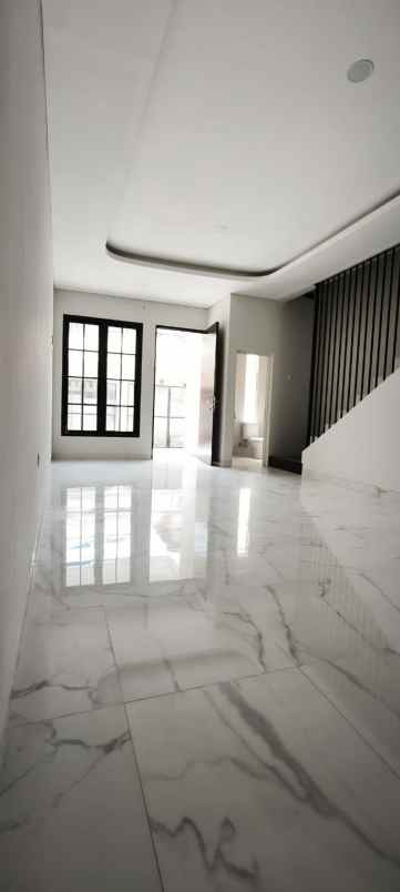 dijual rumah baru gress di jalan virgo