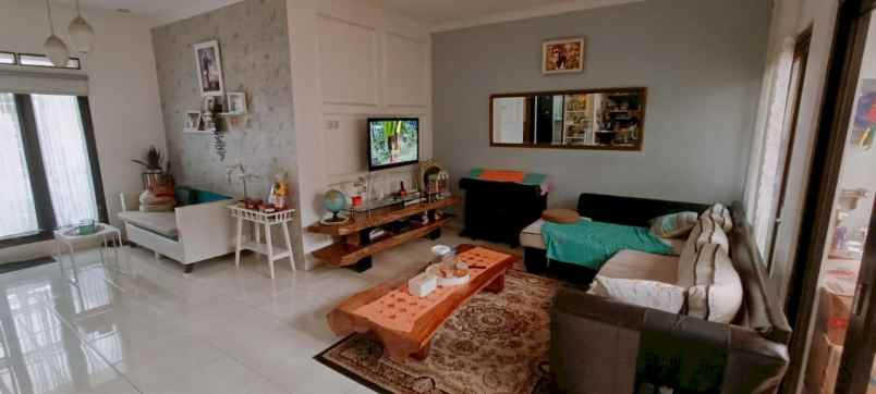 dijual rumah batununggal