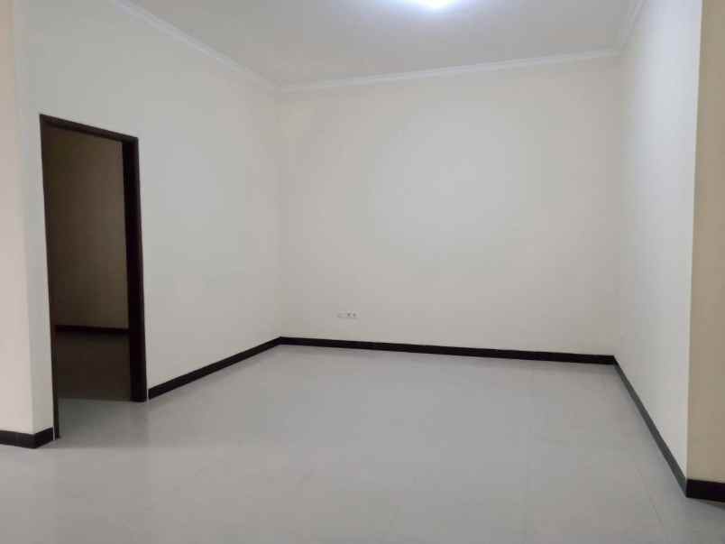 dijual rumah bendul merisi selatan