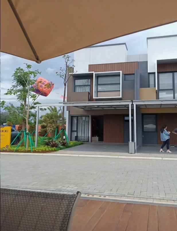 dijual rumah bsd city