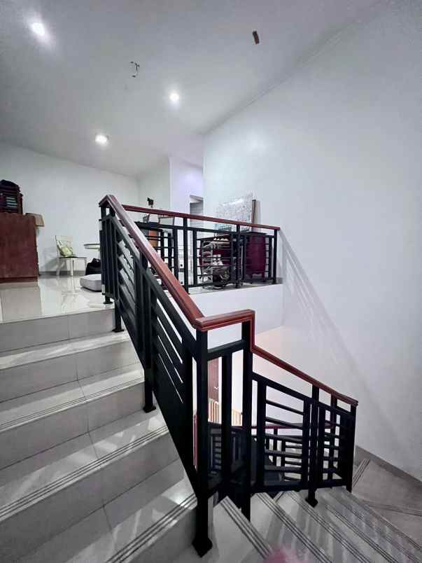 dijual rumah bukit cinere raya