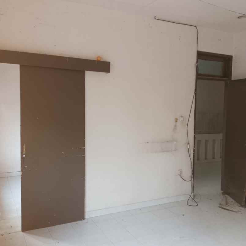 dijual rumah bulevar hijau