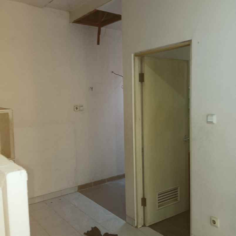 dijual rumah bulevar hijau