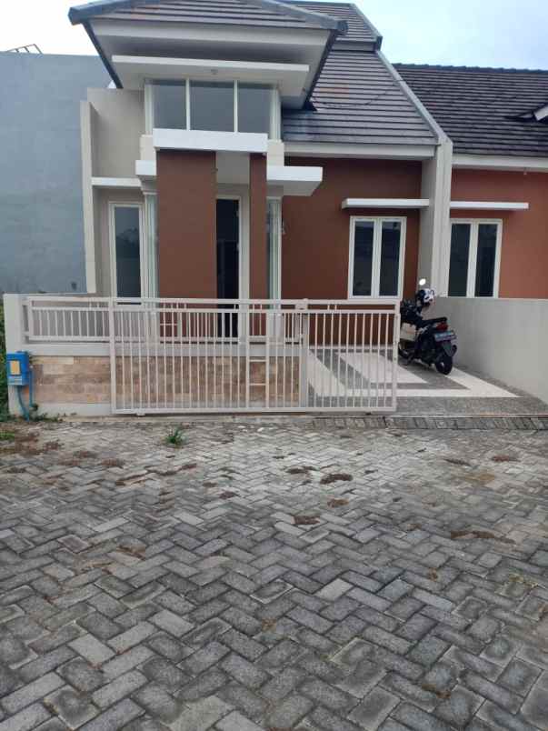 dijual rumah candi mendut