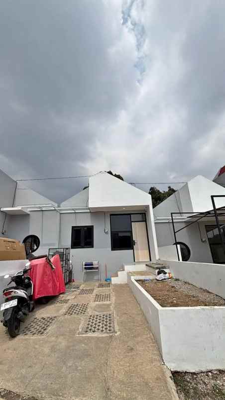 dijual rumah cihanjuang bandung barat
