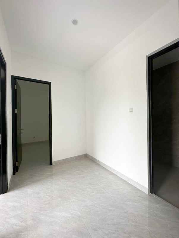 dijual rumah cilangkap cipayung