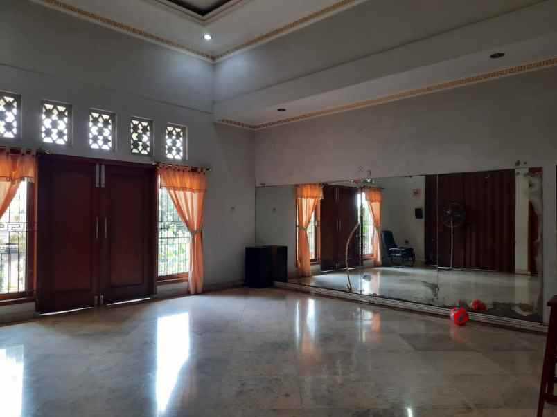 dijual rumah cinere depok