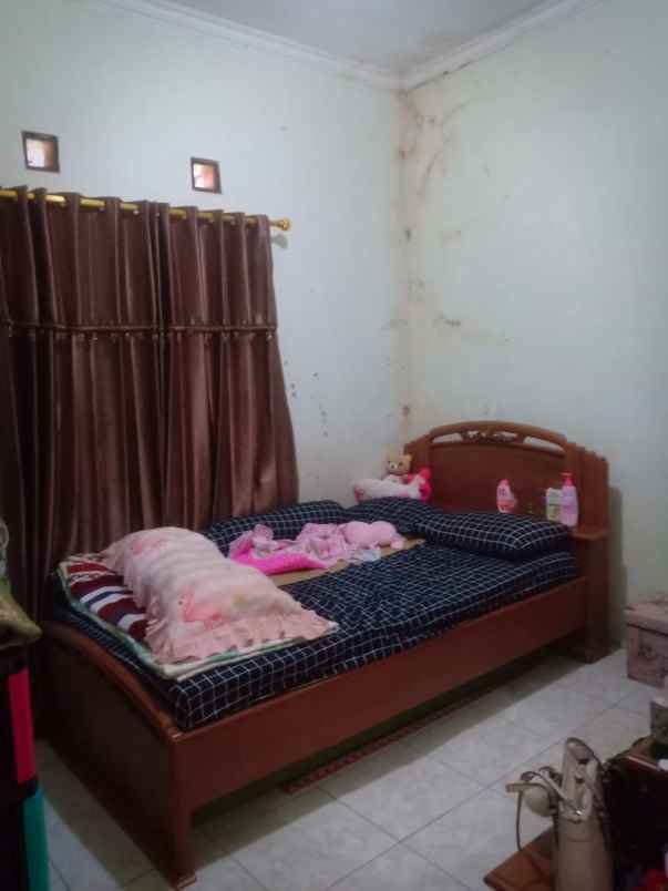 dijual rumah cipamokolan