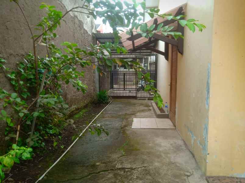 dijual rumah cipamokolan