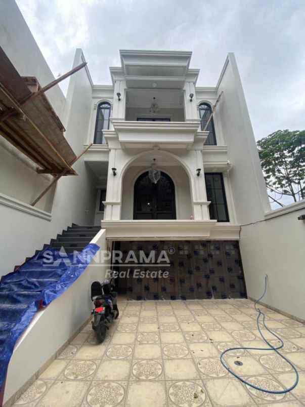 dijual rumah cipedak