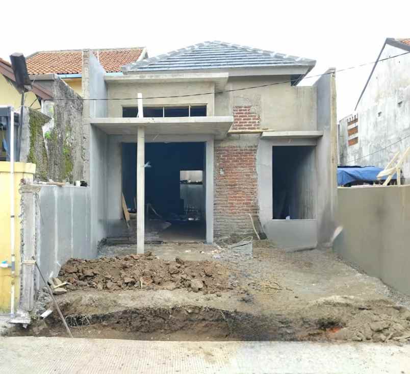 dijual rumah cisaranten wetan arcamanik