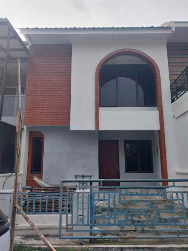 dijual rumah citraland taman puspa raya surabaya