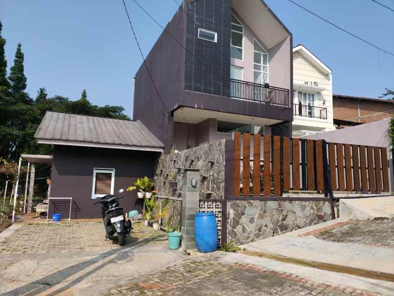 dijual rumah cluster bambo village