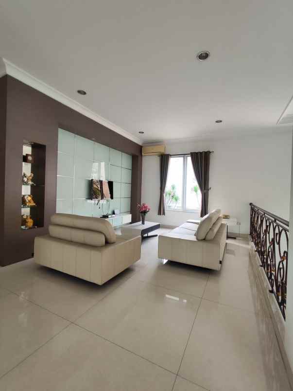 dijual rumah cluster crown phg gading