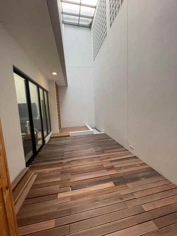 dijual rumah cluster emily sumarecon