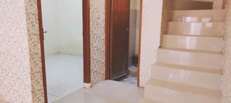 dijual rumah cluster griya cipondoh