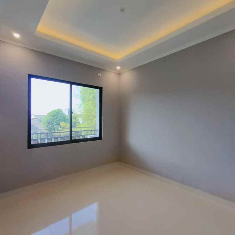 dijual rumah cluster griya loka bsd city