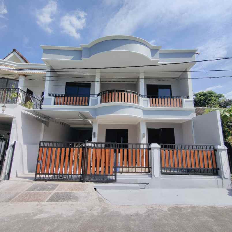 dijual rumah cluster griya loka bsd city