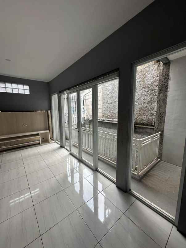 dijual rumah cluster jingga residence