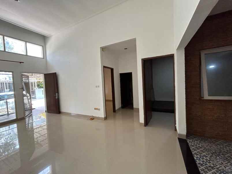 dijual rumah cluster kencana loka bsd city