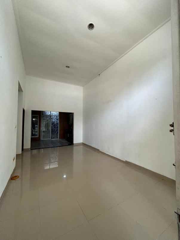 dijual rumah cluster kencana loka bsd city